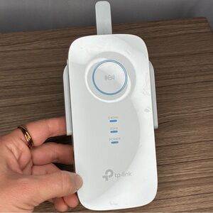 TP-Link White Wi‑Fi Range Extender with Blue Indicator Accents